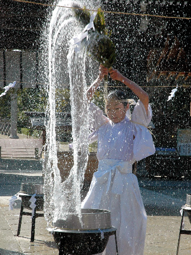 淡路・伊弉諾神宮で湯立神楽祭