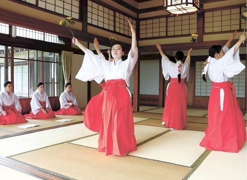 塩釜神社で新人巫女が神楽舞の特訓 緋袴白書 備忘録