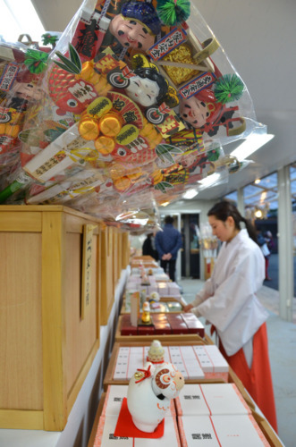 北口本宮浅間神社で新年へ準備 緋袴白書 備忘録