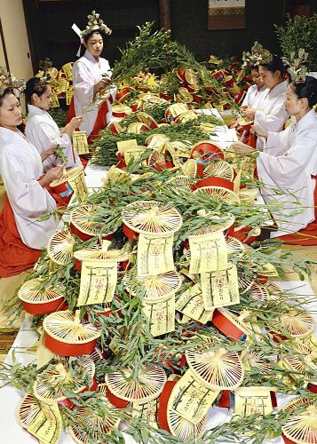 住吉大社で縁起物「住吉をどり」飾り付け: 緋袴白書：備忘録
