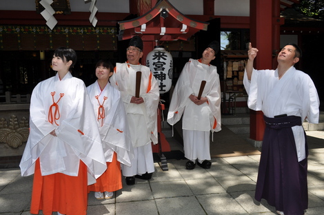 熱海・来宮神社に神職と巫女さんが加入: 緋袴白書：備忘録