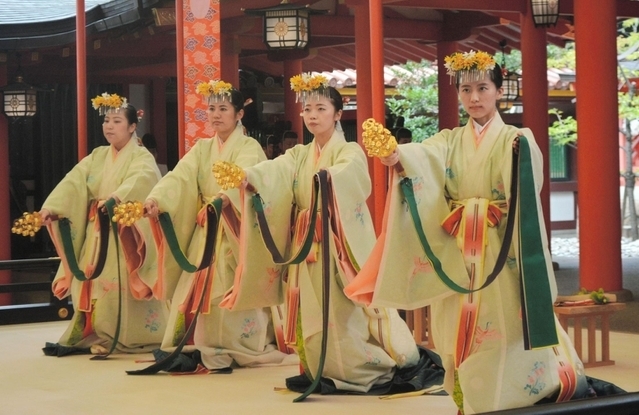 生田神社秋季大祭で 浦安の舞 奉納 緋袴白書 備忘録