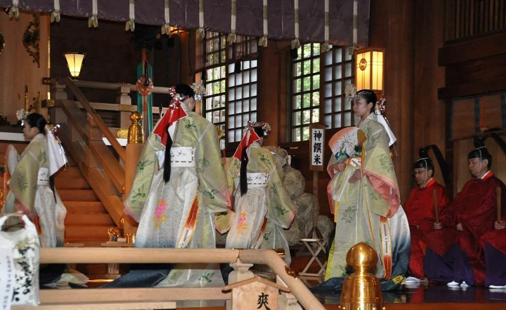 香取神宮で 大嘗祭当日祭 緋袴白書 備忘録