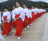 伊勢神宮で全国の巫女さんが研修会: 緋袴白書：備忘録